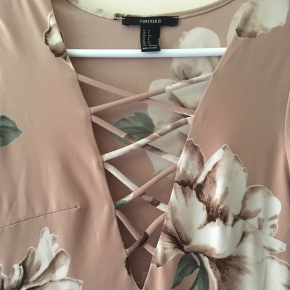 ⭐️F21 floral fit & flare dress - Picture 6 of 8